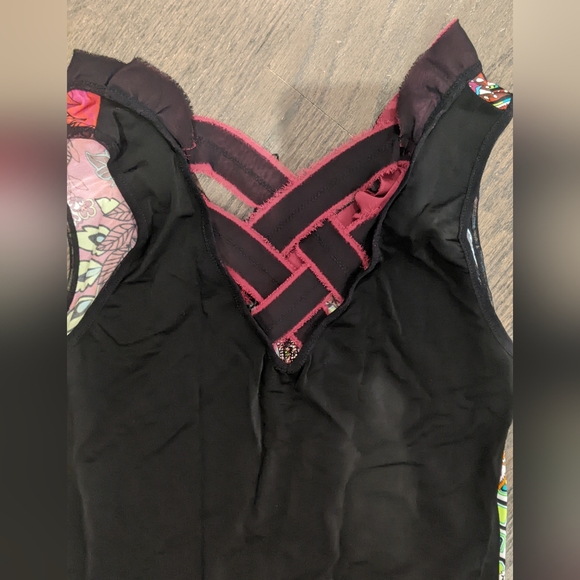 Like New from France Women's Patterned Tank with Ruffle Detail made by Garella - Picture 4 of 4